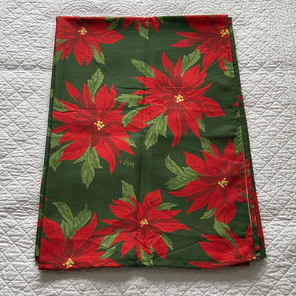 Vera Neumann Tablecloth Red Poinsettia Holiday Christmas Oblong 52X70 NEW - Picture 2 of 7